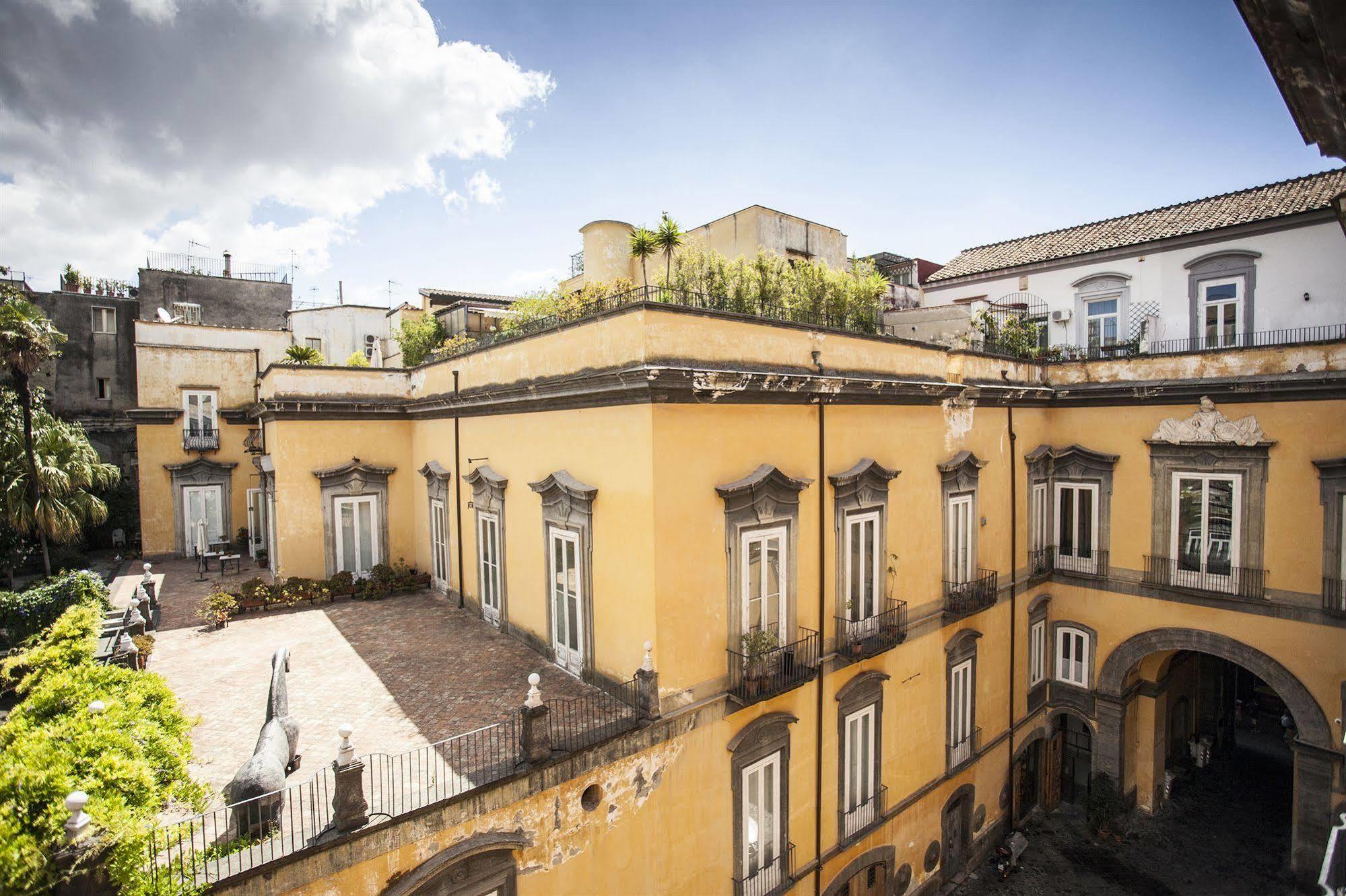 The Church Napoli Bagian luar foto